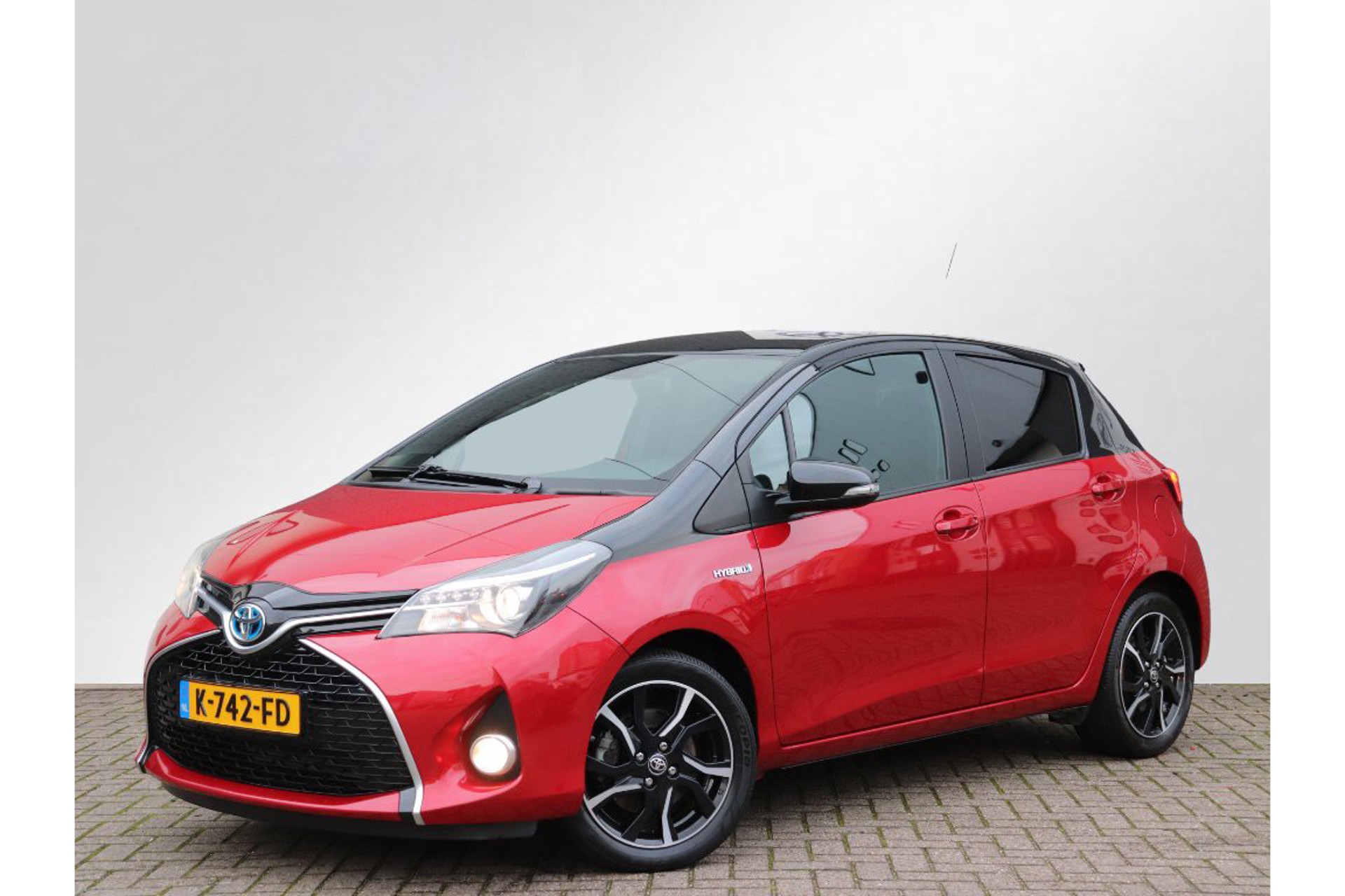 Toyota Yaris 1.5 Hybrid Bi-Tone Navigatie | Toyota Toonen occasions